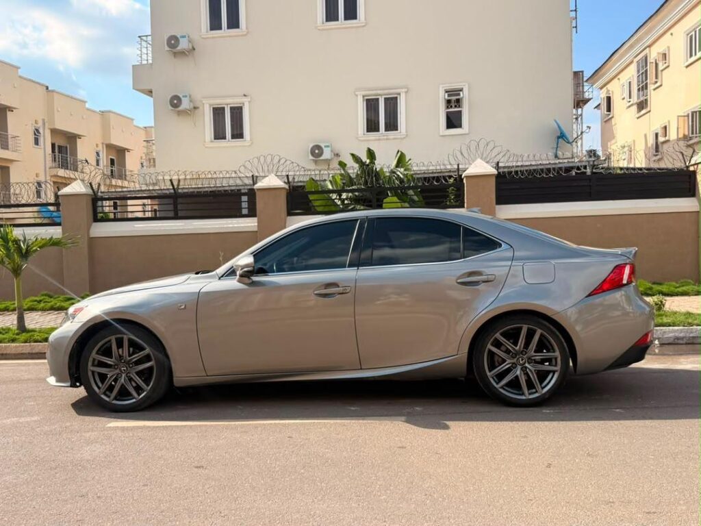DIRECT BELGIUM LEXUS iS250 2015