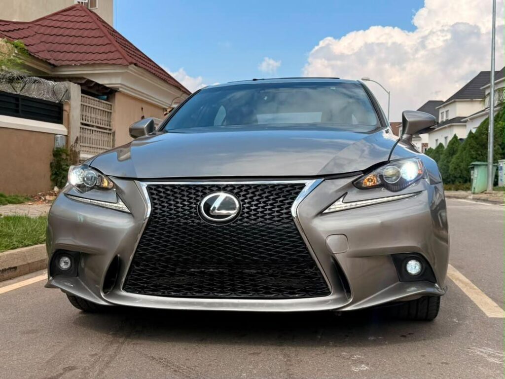 DIRECT BELGIUM LEXUS iS250 2015