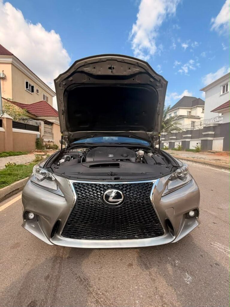 DIRECT BELGIUM LEXUS iS250 2015
