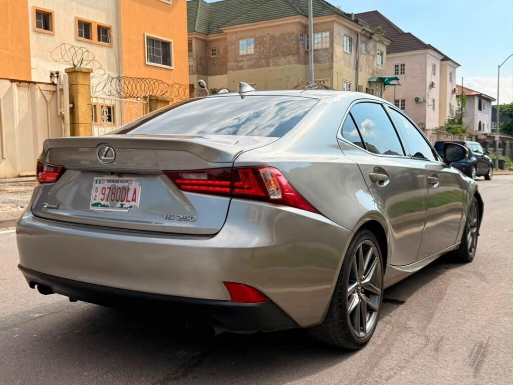 DIRECT BELGIUM LEXUS iS250 2015