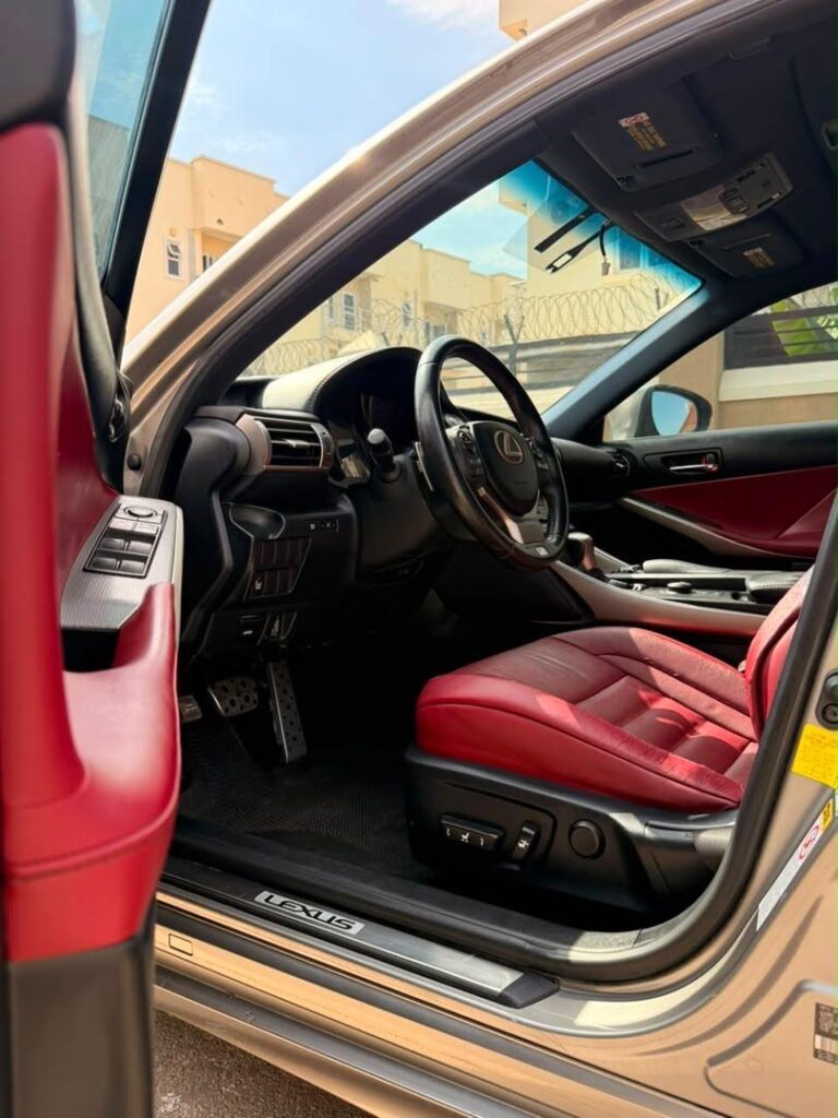 DIRECT BELGIUM LEXUS iS250 2015