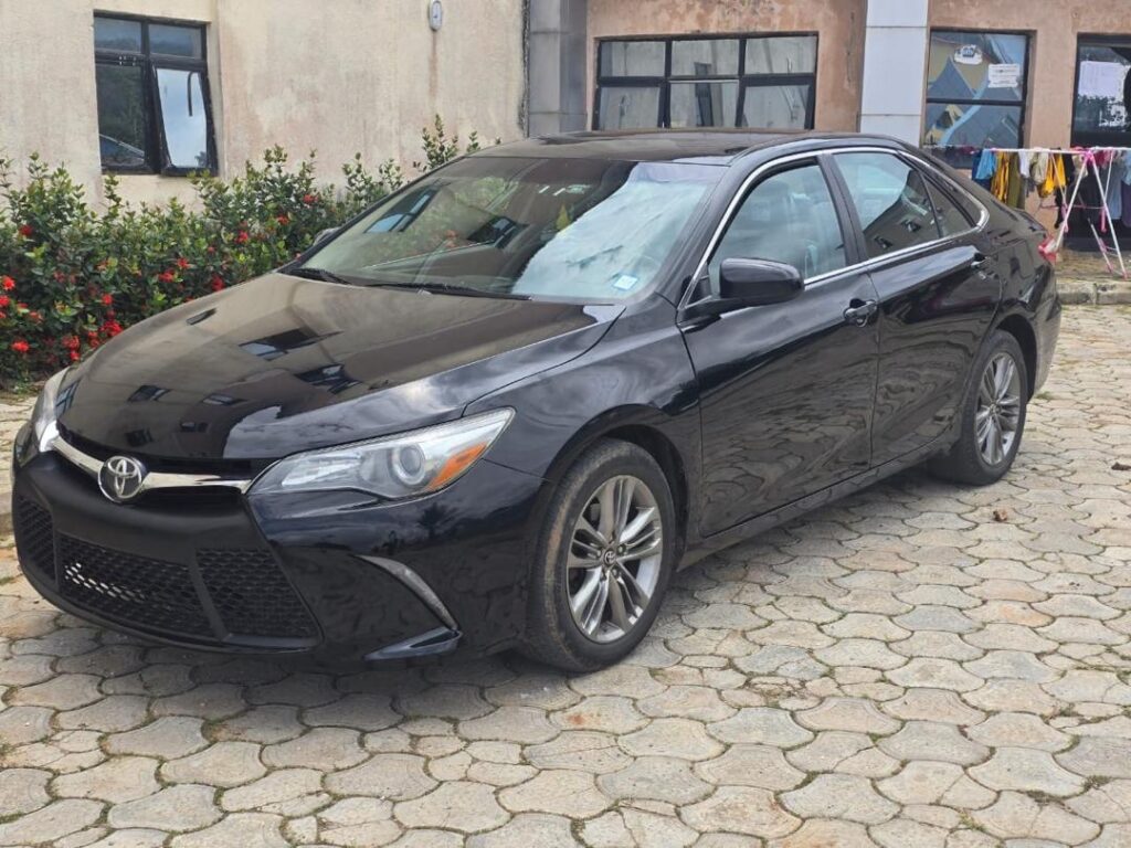 DIRECT BELGIUM 2017 TOYOTA CAMRY