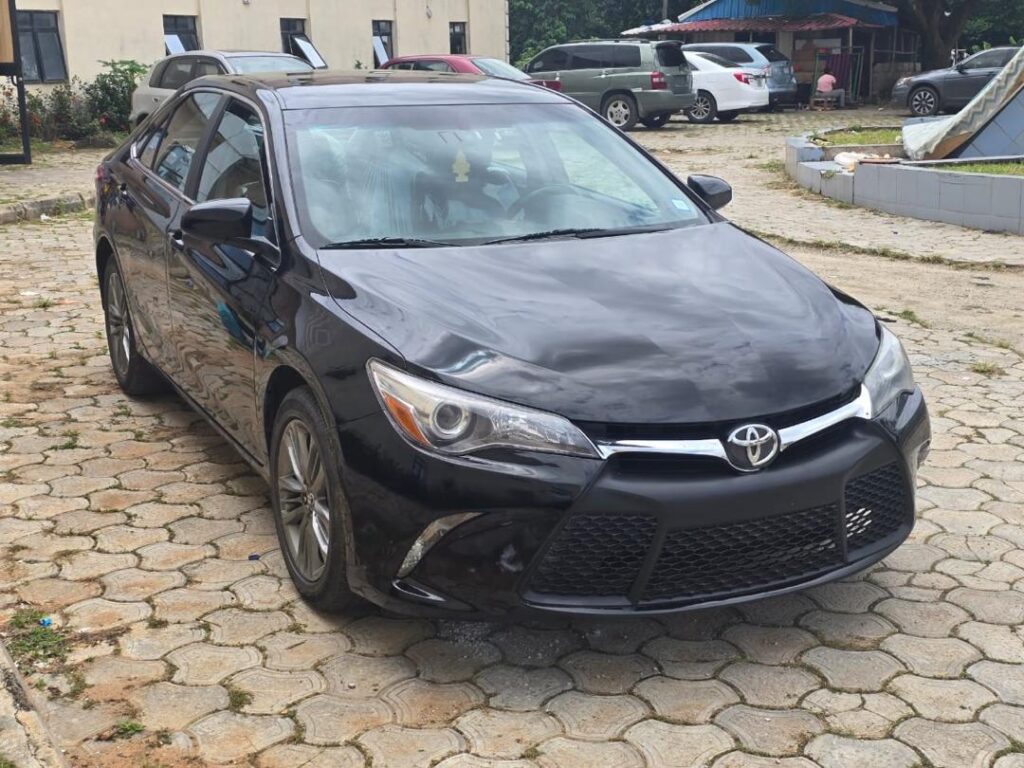 DIRECT BELGIUM 2017 TOYOTA CAMRY