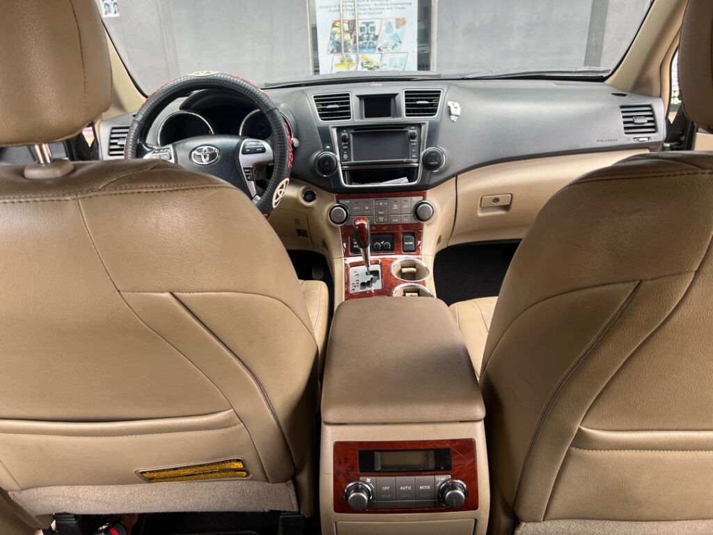 TOYOTA HIGHLANDER 2014