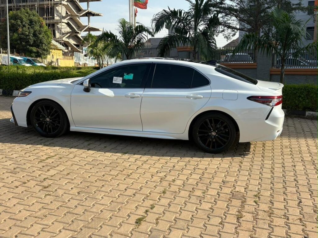DIRECT BELGIUM TOYOTA CAMRY 2021 XSE