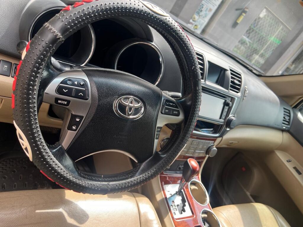 TOYOTA HIGHLANDER 2014